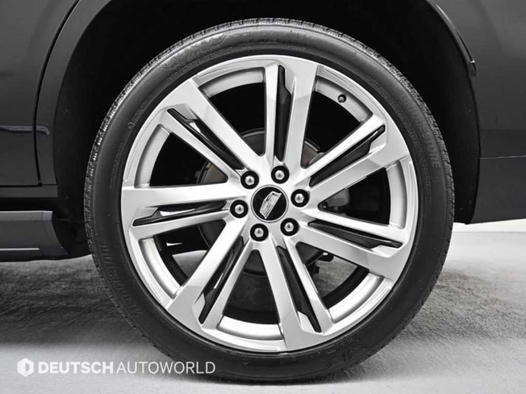 Cadillac Escalade — photo 05