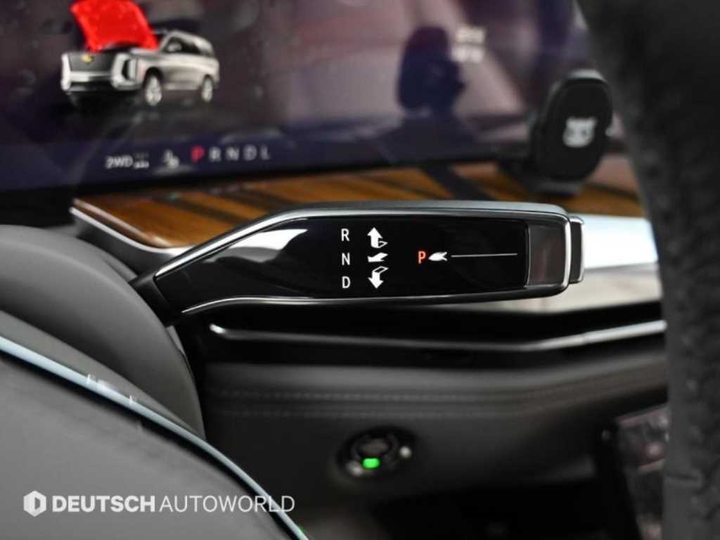 Cadillac Escalade — photo 09
