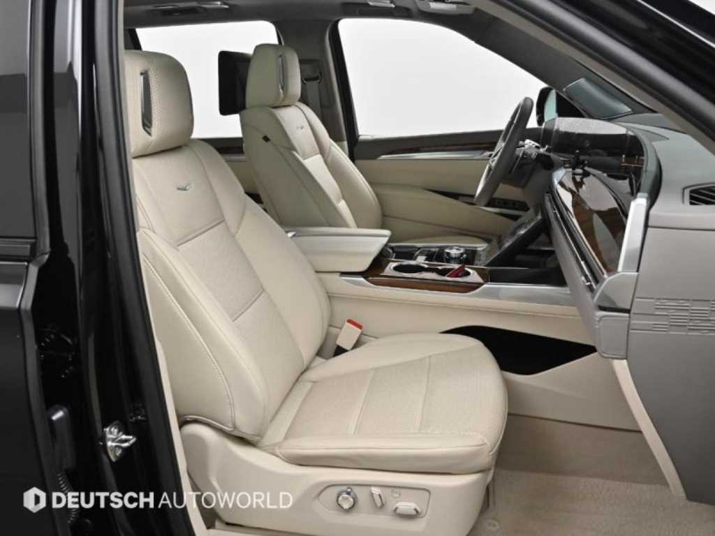 Cadillac Escalade — photo 10