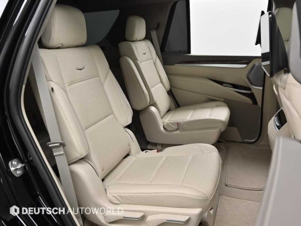 Cadillac Escalade — photo 12