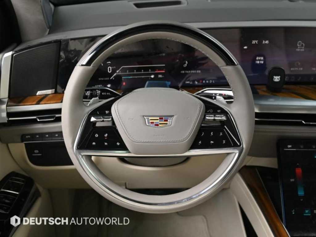 Cadillac Escalade — photo 13
