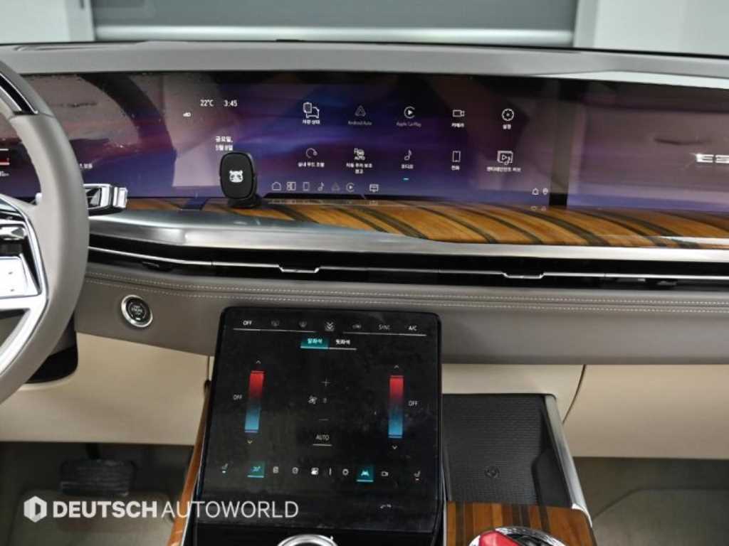Cadillac Escalade — photo 14