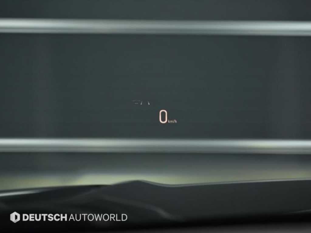 Cadillac Escalade — photo 17