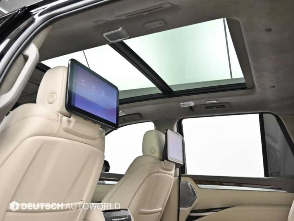 Cadillac Escalade — photo 18