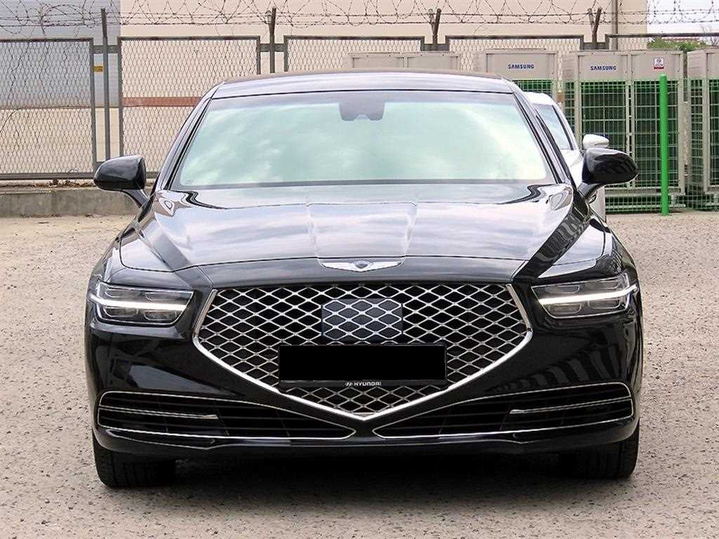 Genesis G90 — photo 01