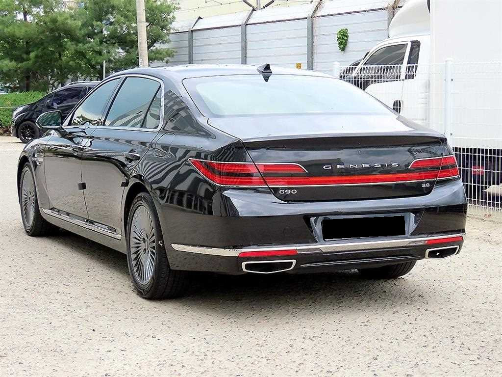 Genesis G90 — photo 03