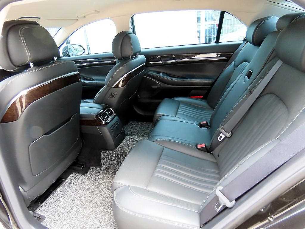 Genesis G90 — photo 06