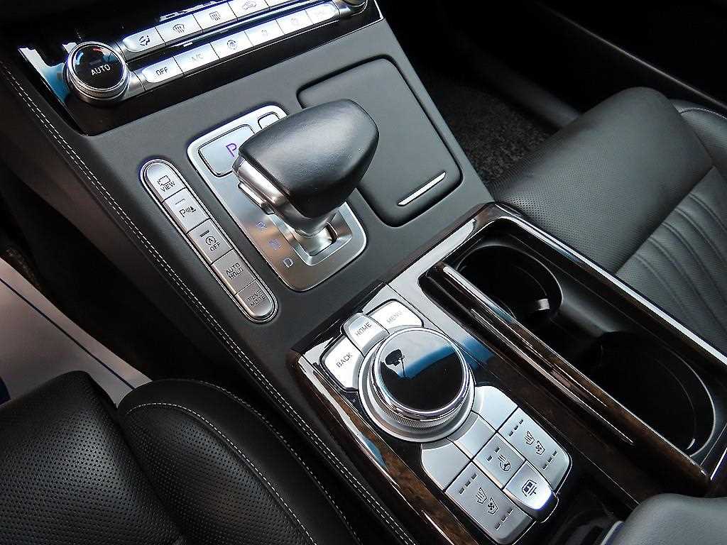 Genesis G90 — photo 10