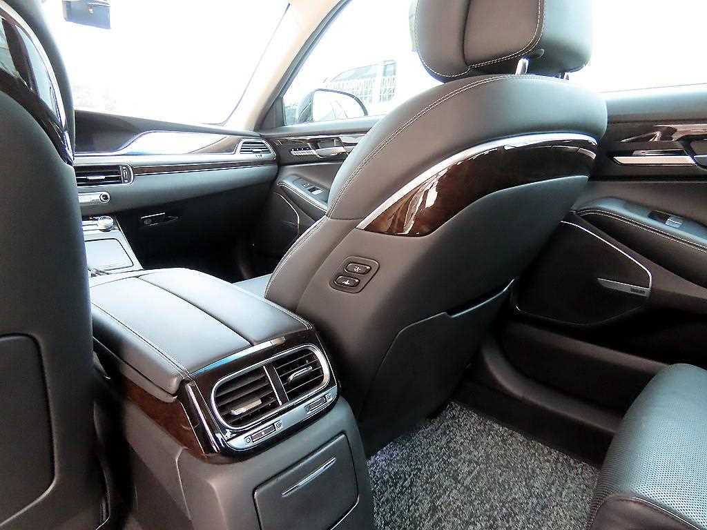Genesis G90 — photo 16
