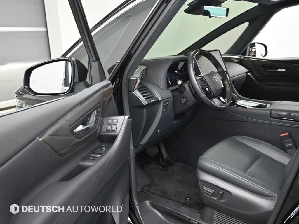 Toyota Alphard — photo 11