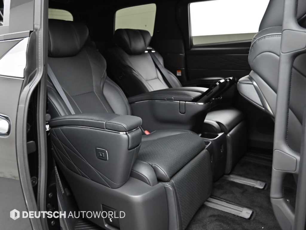 Toyota Alphard — photo 12