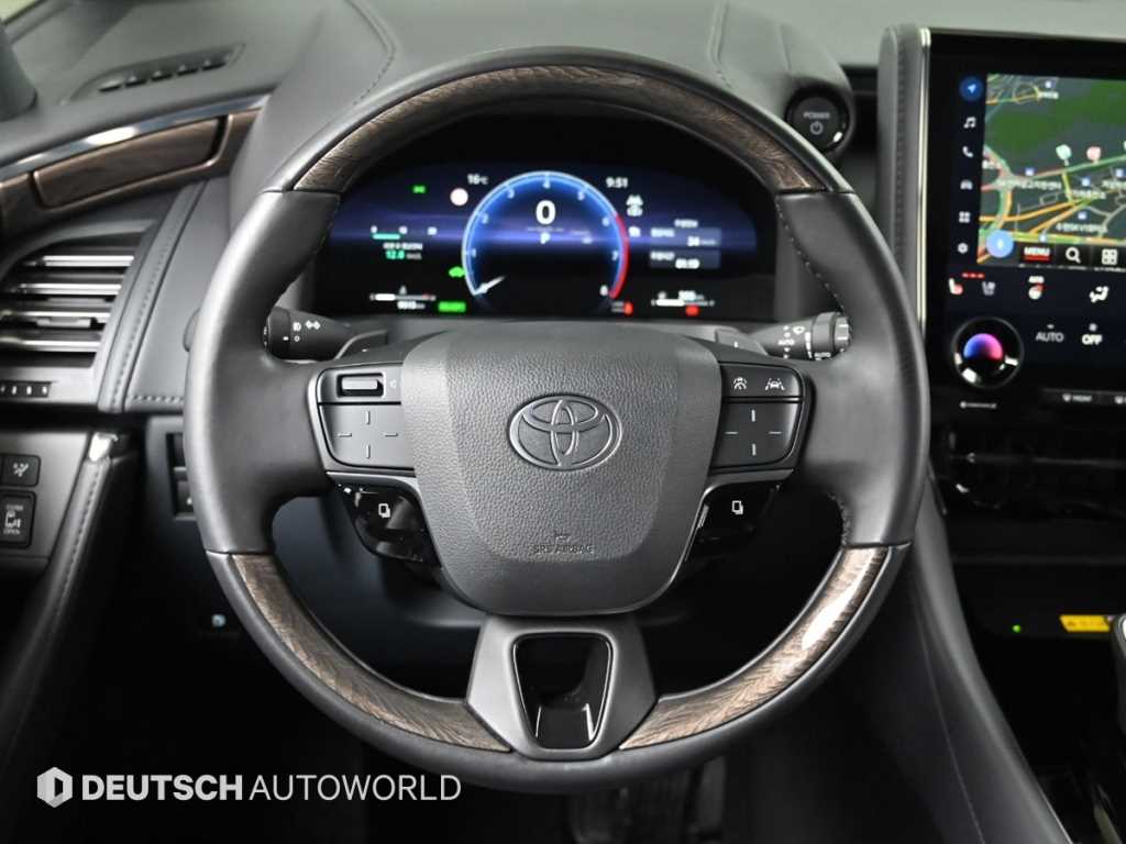 Toyota Alphard — photo 13
