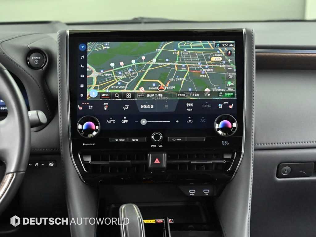 Toyota Alphard — photo 14