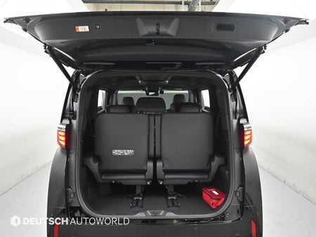 Toyota Alphard — photo 19