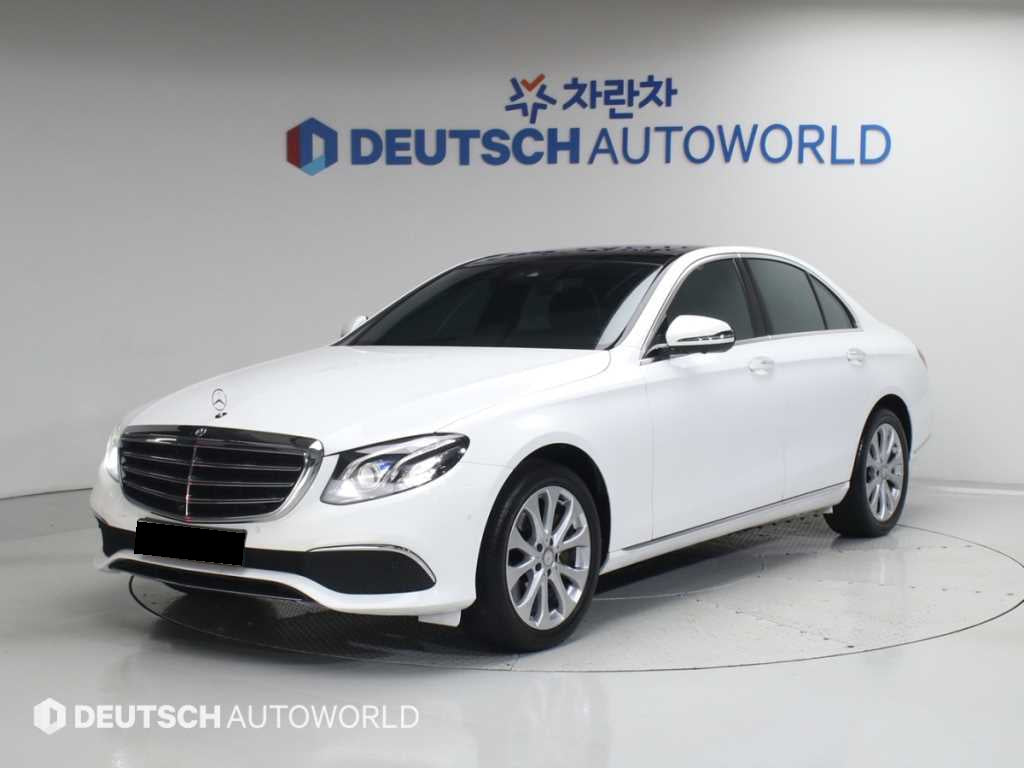 Mercedes-Benz E-Class — photo 01