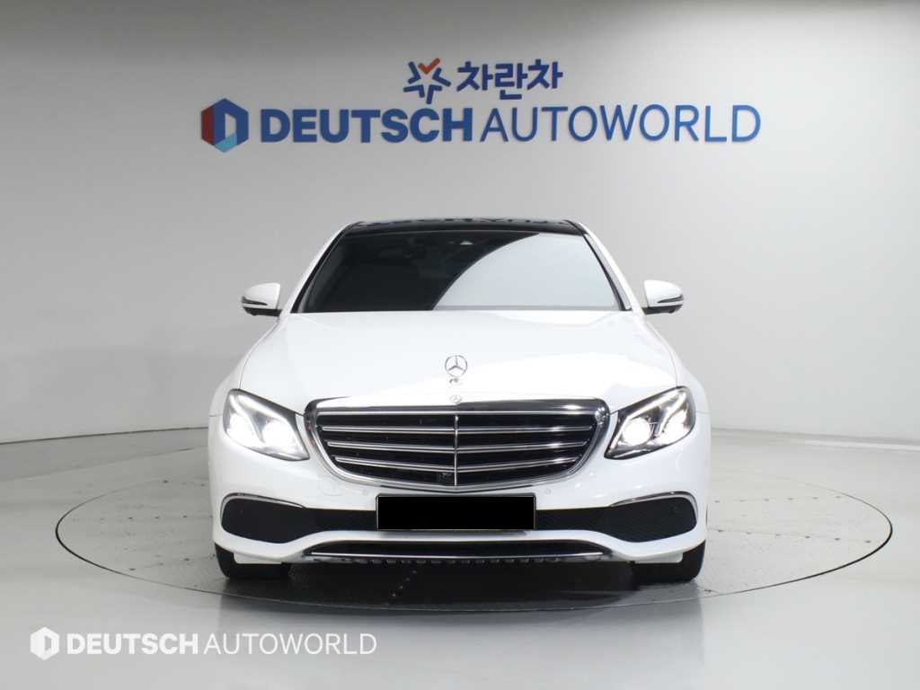 Mercedes-Benz E-Class — photo 03