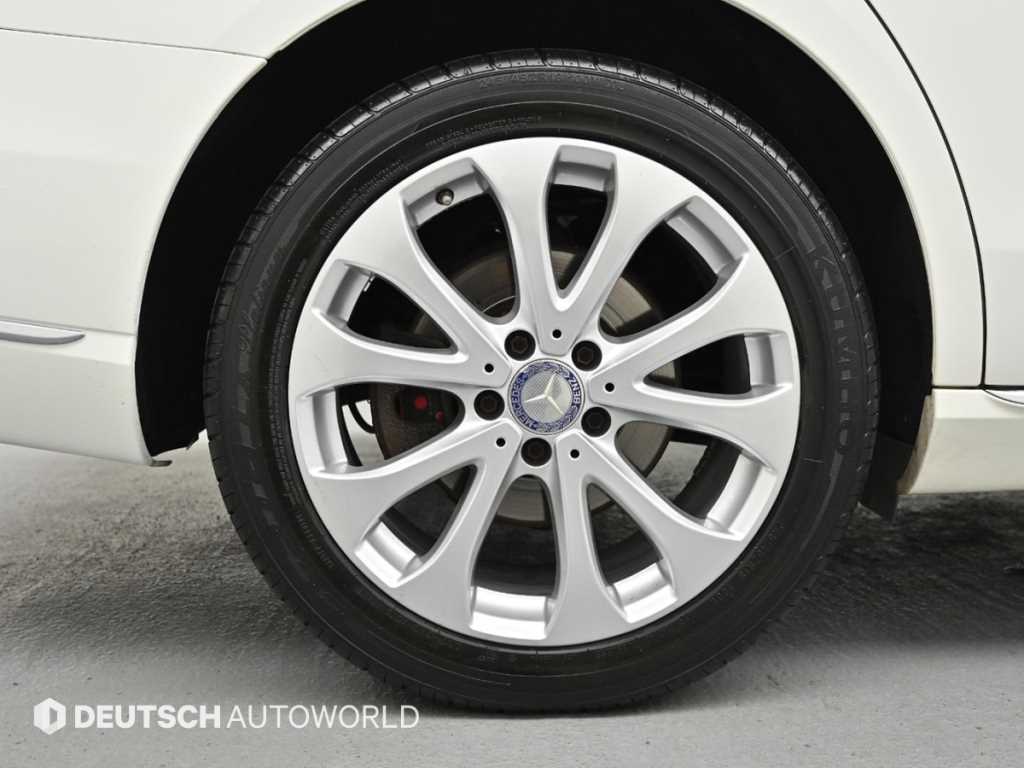 Mercedes-Benz E-Class — photo 05