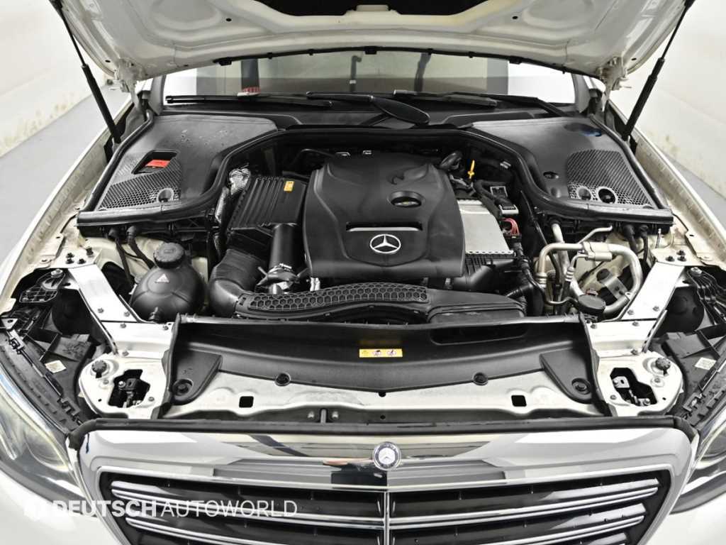 Mercedes-Benz E-Class — photo 06