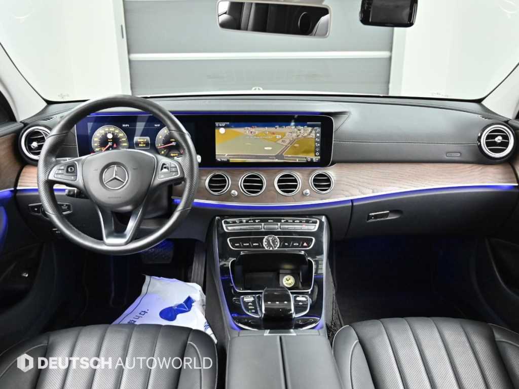 Mercedes-Benz E-Class — photo 07
