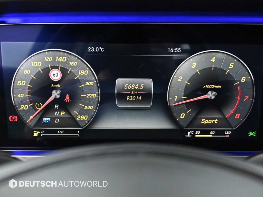 Mercedes-Benz E-Class — photo 08