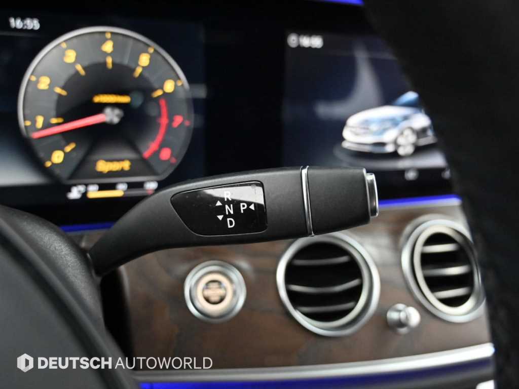 Mercedes-Benz E-Class — photo 09