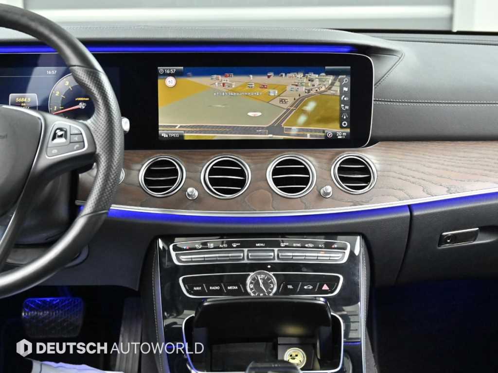 Mercedes-Benz E-Class — photo 14