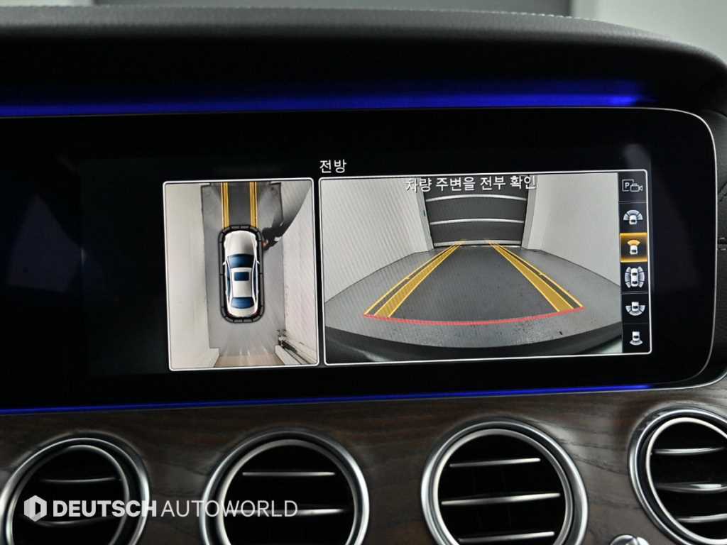 Mercedes-Benz E-Class — photo 15