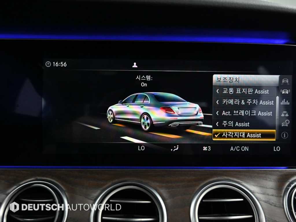 Mercedes-Benz E-Class — photo 17