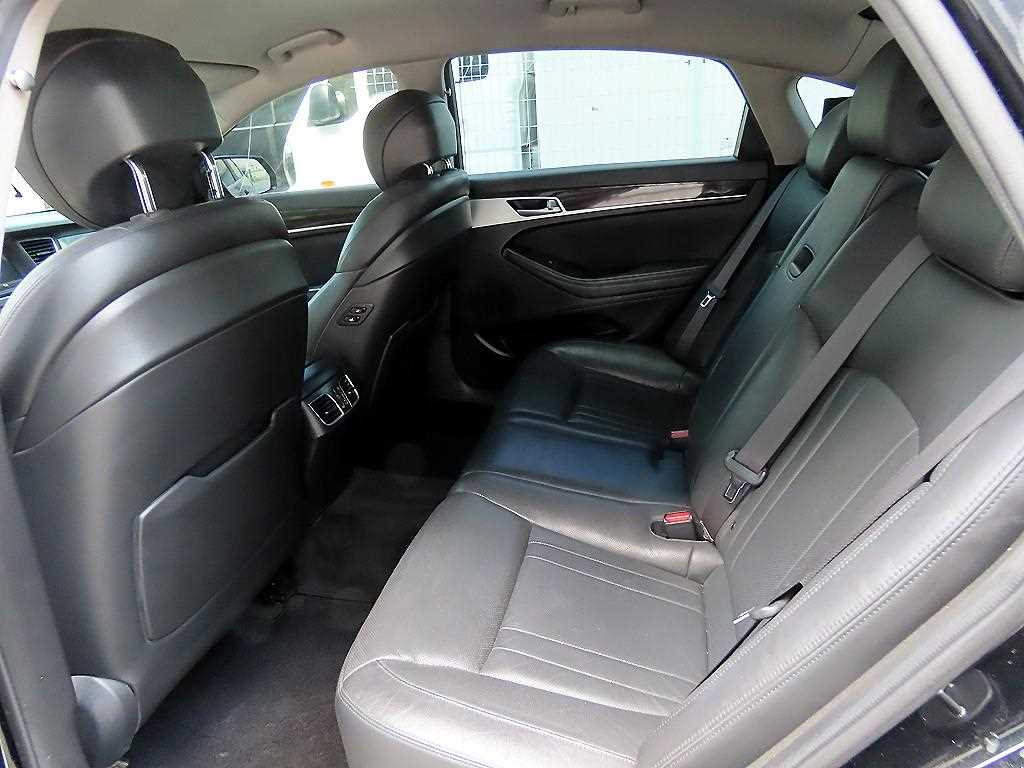 Genesis G80 — photo 06