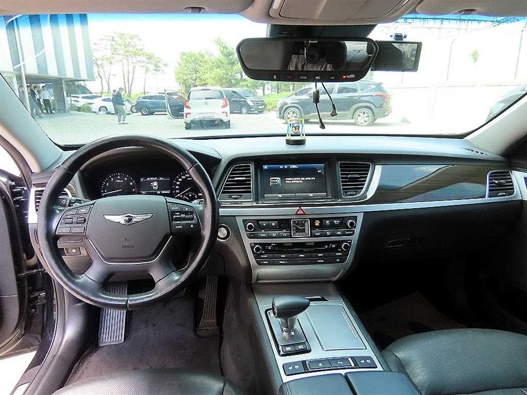 Genesis G80 — photo 07