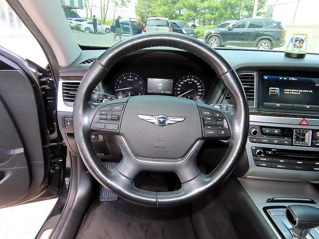 Genesis G80 — photo 08