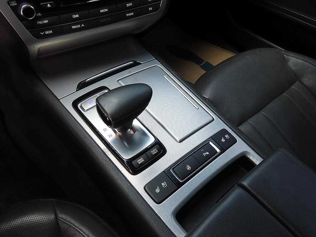 Genesis G80 — photo 11