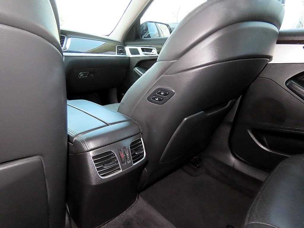 Genesis G80 — photo 17