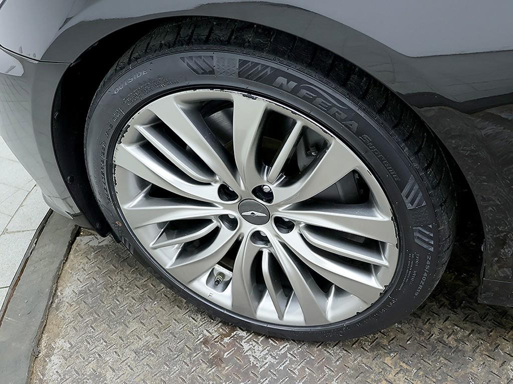 Genesis G80 — photo 08