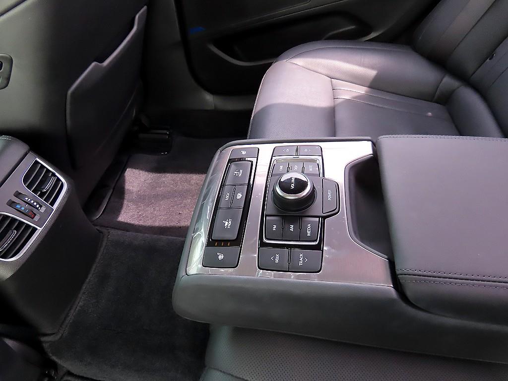 Hyundai Genesis — photo 17
