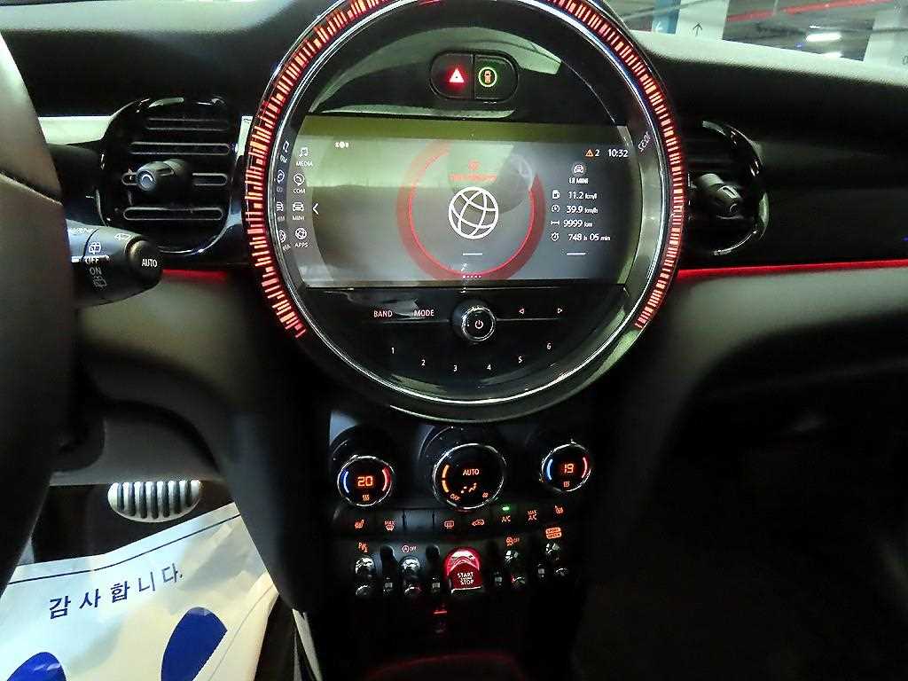Mini Cooper — photo 11