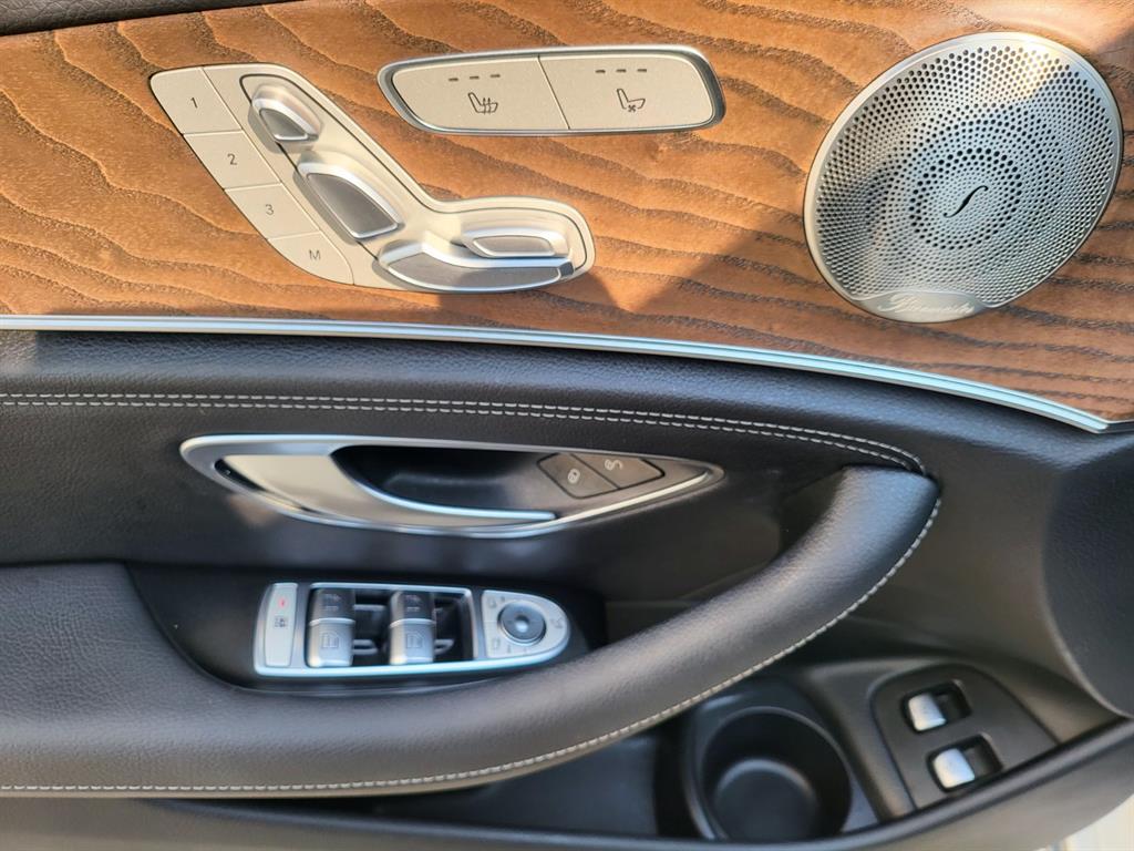 Mercedes-Benz E-Class — photo 12