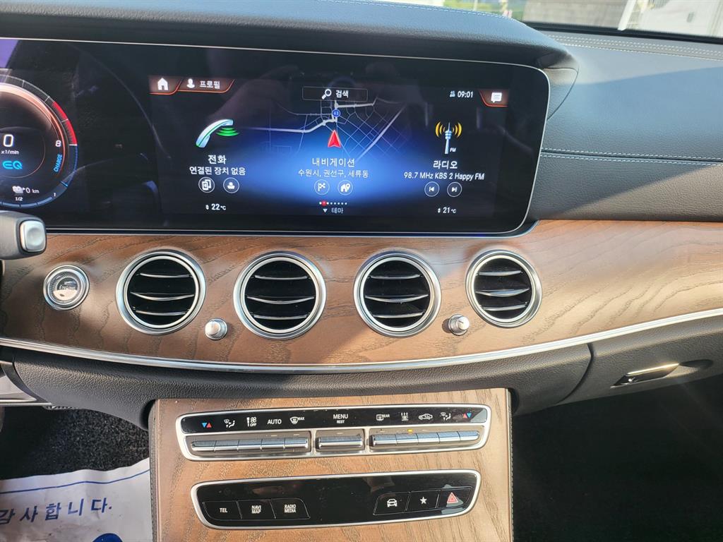 Mercedes-Benz E-Class — photo 14