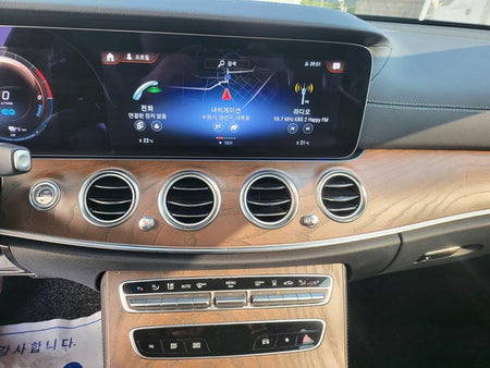 Mercedes-Benz E-Class — photo 14