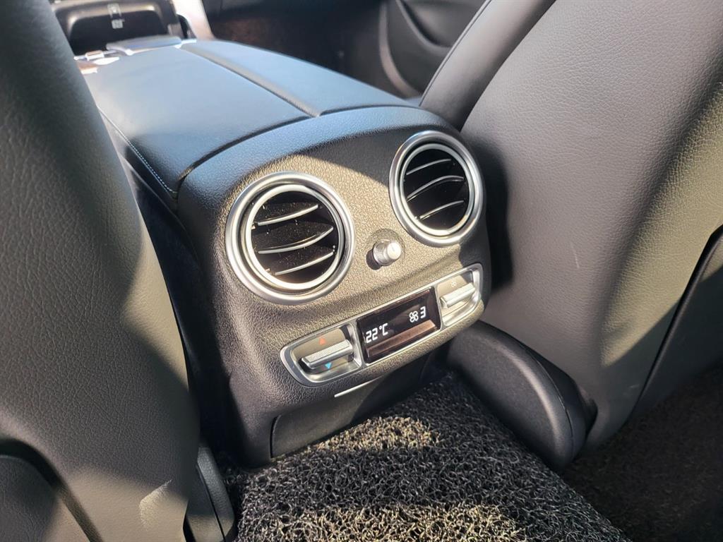 Mercedes-Benz E-Class — photo 16