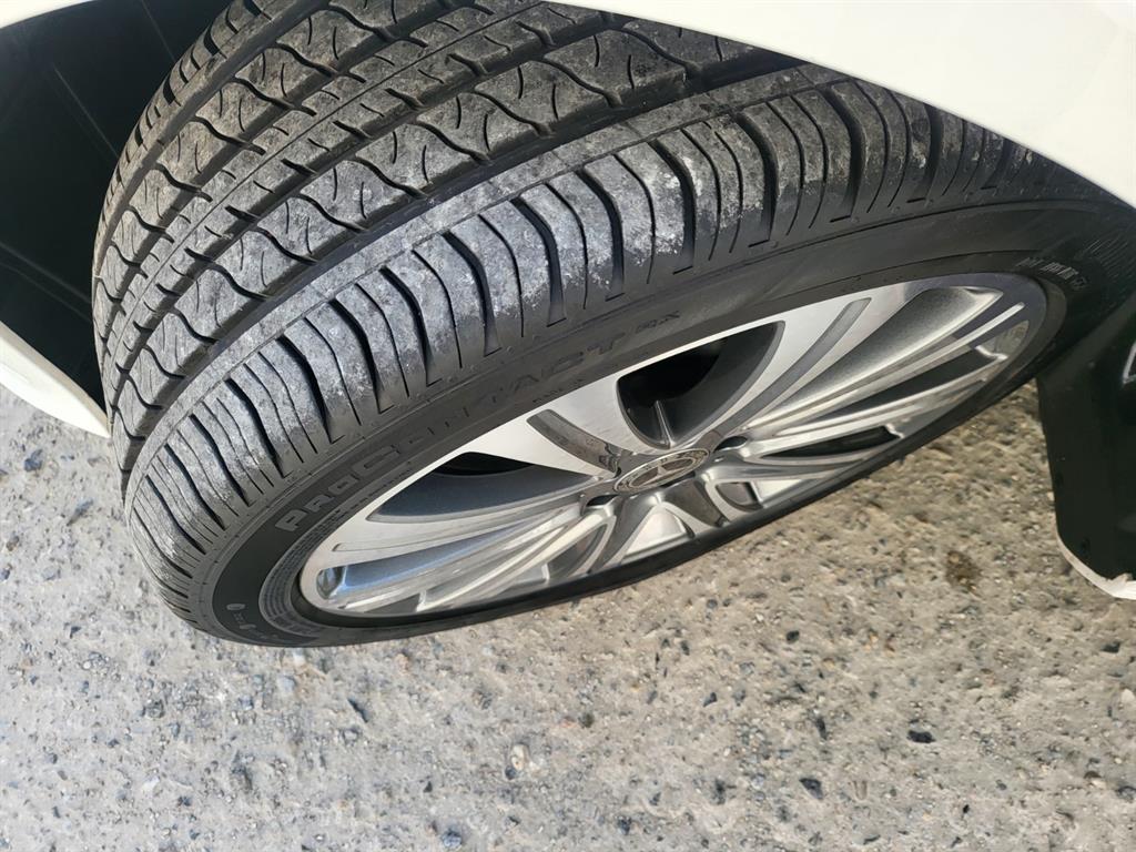 Mercedes-Benz E-Class — photo 20