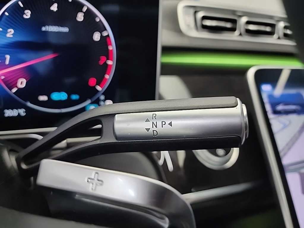 Mercedes-Benz S-Class — photo 08