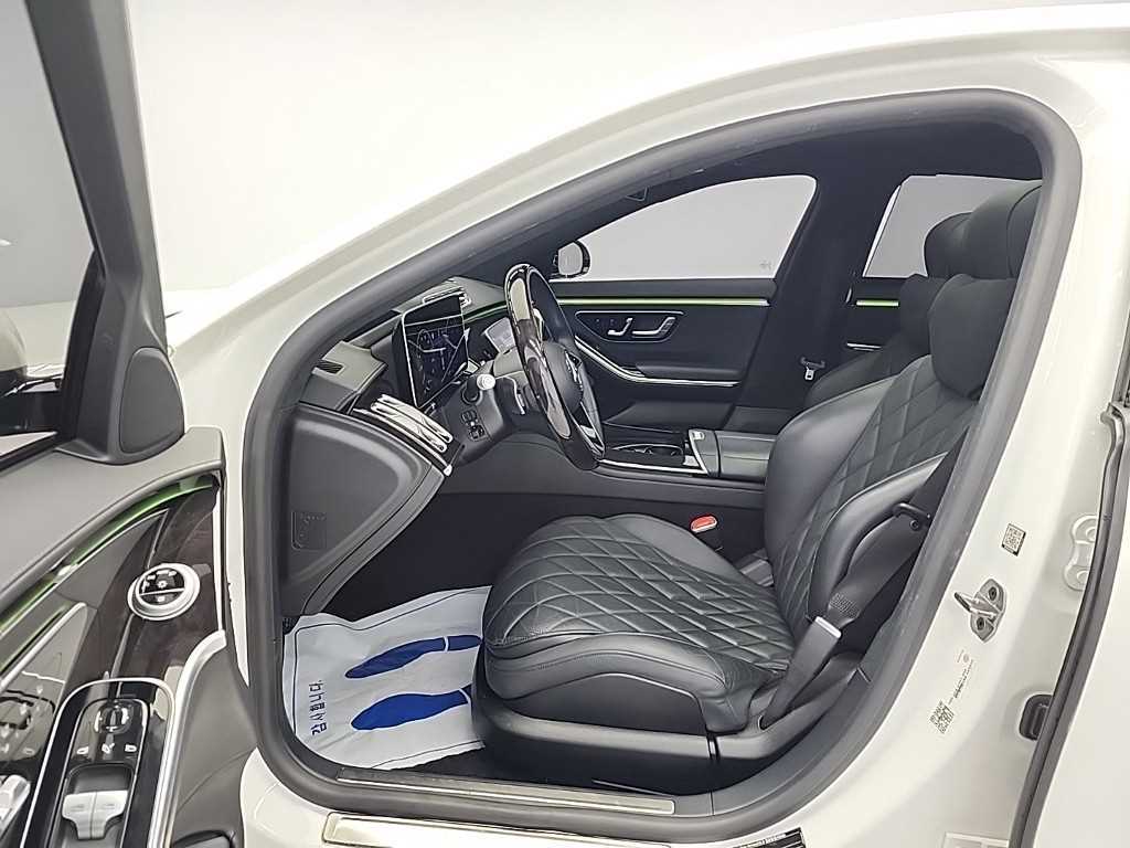 Mercedes-Benz S-Class — photo 11