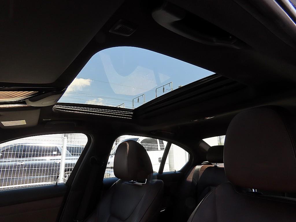 BMW 3-Series — photo 18
