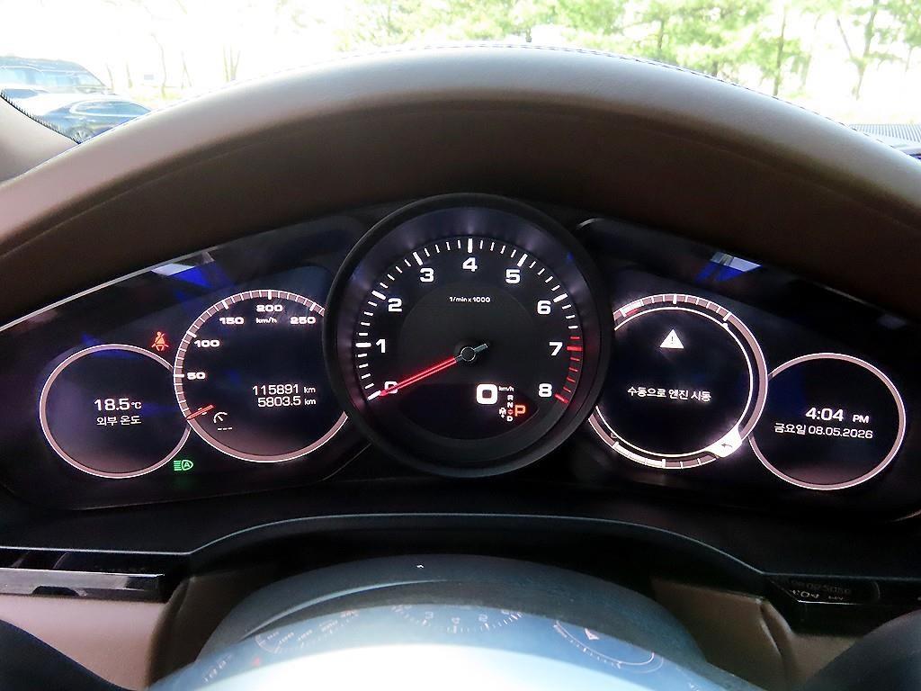 Porsche Cayenne — photo 09