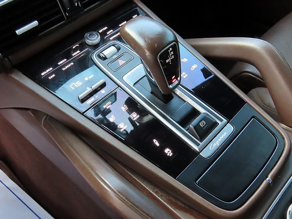 Porsche Cayenne — photo 11