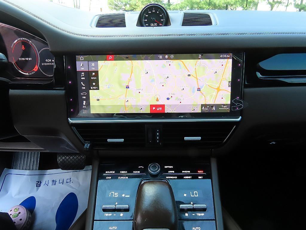 Porsche Cayenne — photo 13