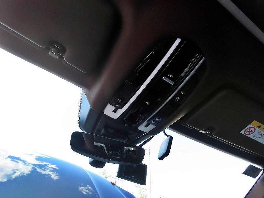 Porsche Cayenne — photo 14
