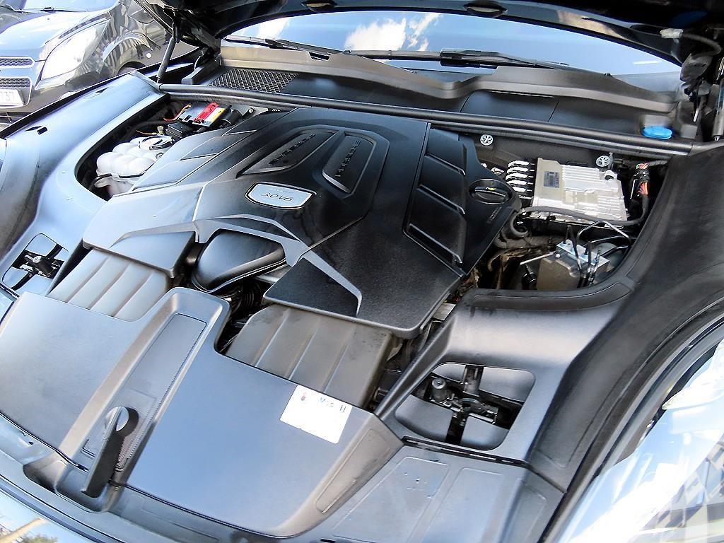 Porsche Cayenne — photo 19