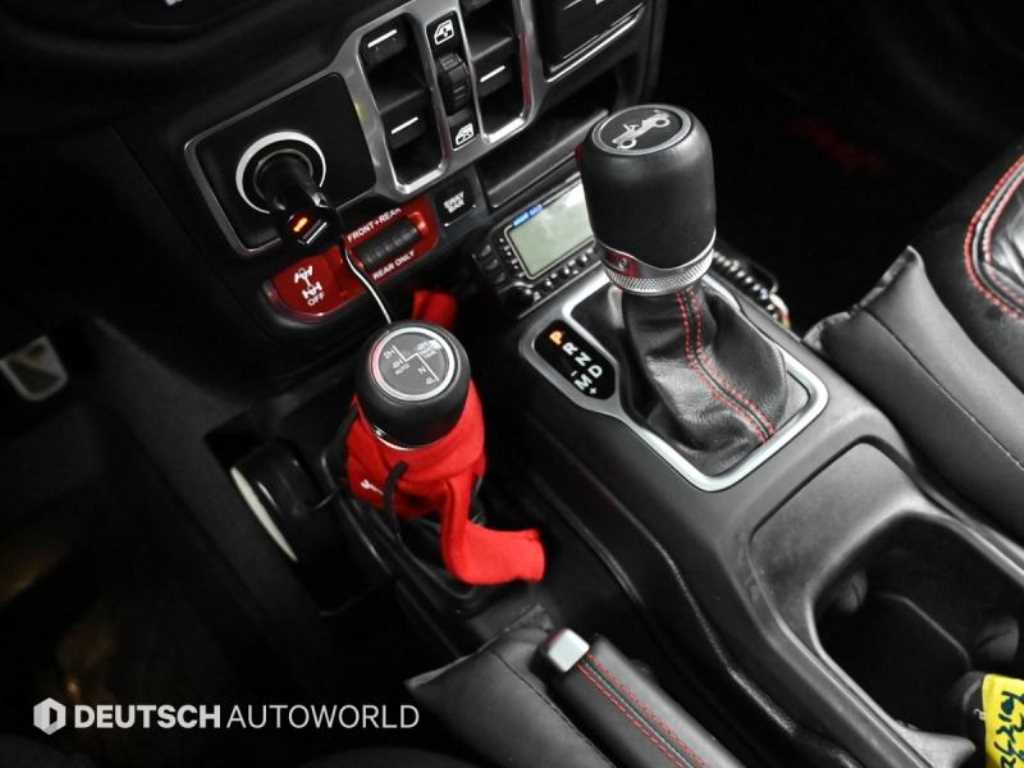 Jeep Wrangler — photo 09